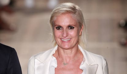 Maria Grazia Chiuri, el pasado mi&eacute;rcoles en Par&iacute;s, tras el desfile de la que ser&aacute; su &uacute;ltima colecci&oacute;n para Valentino.