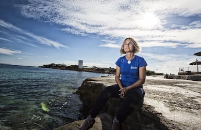 Salud Deudero, ecóloga marina del Instituto español de Oceanografía al sur de la isla de Mallorca.