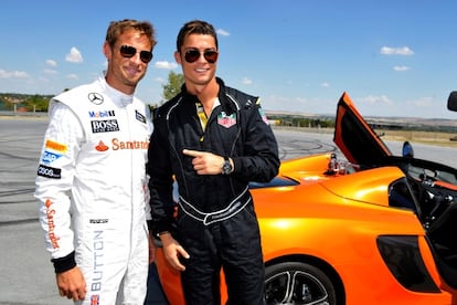 Button y Cristiano, durante la exhibici&oacute;n en el Jarama.