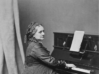 Clara Schumann, al piano, alrededor de 1896 en Alemania.