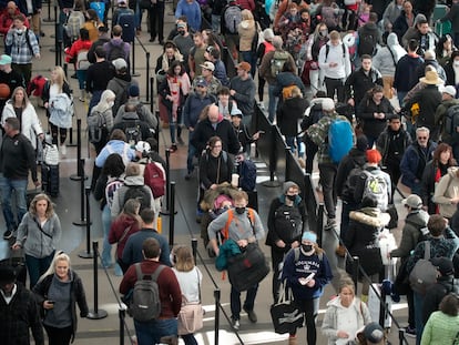Viajeros internacionales en el aeropuerto de Denver