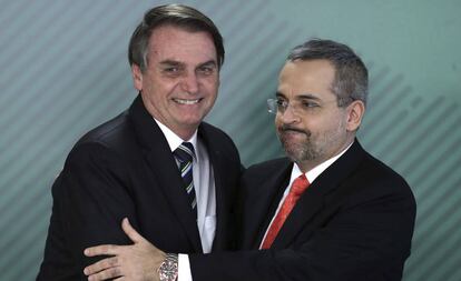 El ministro de Educación brasileño, Abraham Weintraub, junto a Bolsonaro.