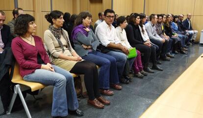 Los 16 activistas de Greenpeace y el fotoperiodista Pedro Armestre, durante el juicio por la protesta de Cofrentes.