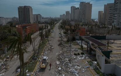 Vista aérea de la zona hotelera de Punta Diamante, Acapulco, afectada por el paso del huracán Otis, en el estado de Guerrero (México), el 28 de octubre.