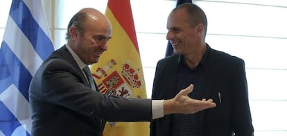 El ministro de Finanzas griego, Yanis Varufakis, durante la reuni&oacute;n que ha mantenido con el ministro de Econom&iacute;a, Luis de Guindos.