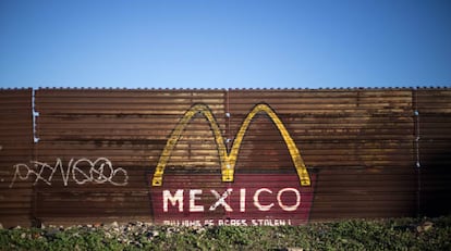 Vista del borde exterior del muro que separa México de Estados Unidos visto desde Tijuana.