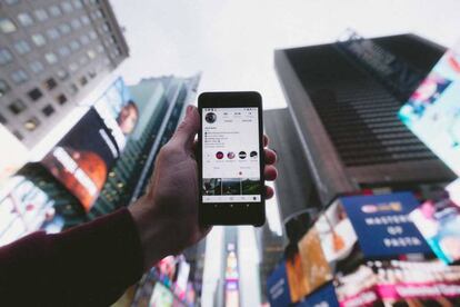 Uso de Instagram en la calle