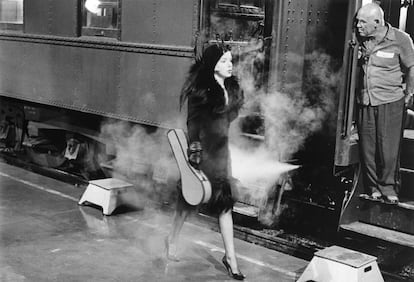Una de las escenas más icónicas de la película de Wilder: la llegada de Sugar Kane al tren.