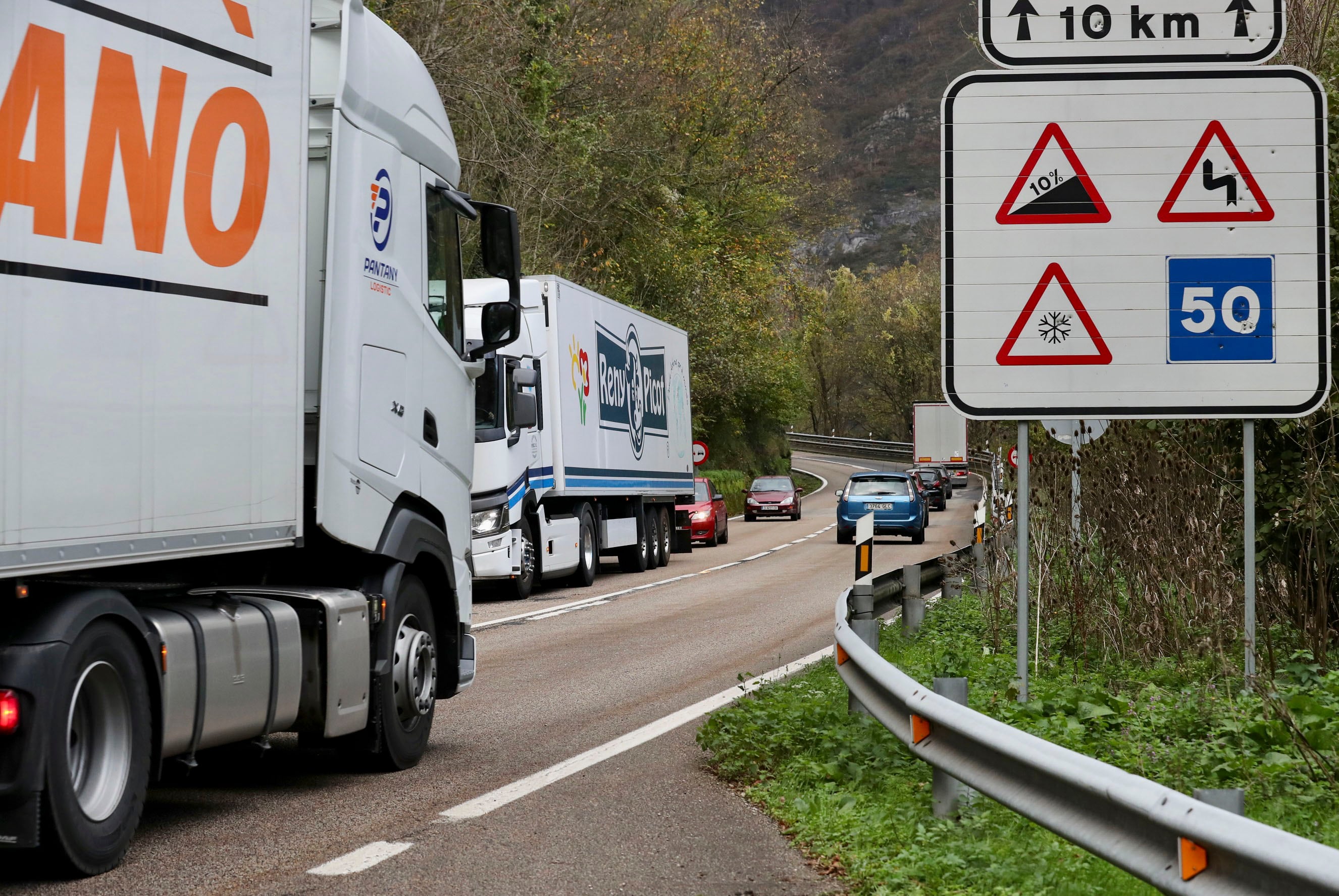 Los transportistas advierten del riesgo de colapso en la logística si el Gobierno no actúa ya contra la escalada del gasóleo