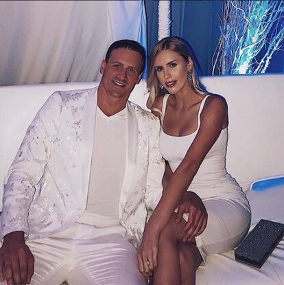 Ryan Lochte y su esposa Kayla Rae Reid en una imagen publicada en la cuenta de Instagram del nadador.