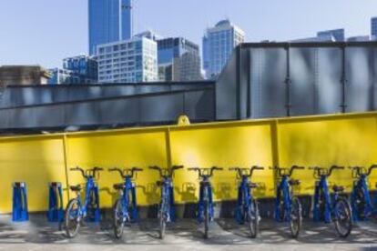 Una parada de bicis de alquiler compartidas en Melbourne (Australia).