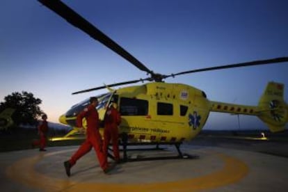 Un helicóptero del SEM a punto de despegar.