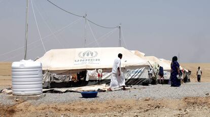 Desplazados iraquíes, en campamentos del ACNUR, a las afueras de Mosul.