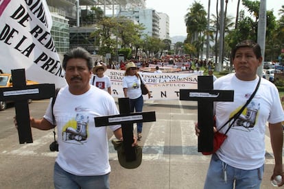 Protesta contra los asesinatos de periodistas en Acapulco, este lunes.