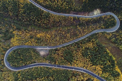 Vista aérea de la autopista R257 en Krasnoyarsk (Rusia), el 21 de septiembre de 2017. 