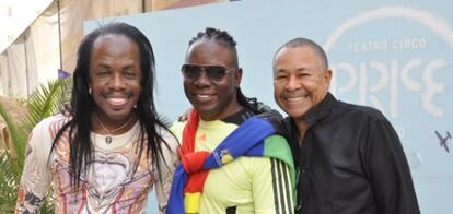 Philip Bailey, Ralph Johnson y Verdine White, tras la presentación del concierto.