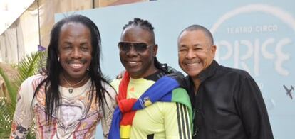 Philip Bailey, Ralph Johnson y Verdine White, tras la presentaci&oacute;n del concierto.