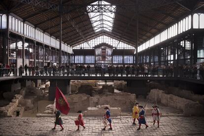 L'Ajuntament de Barcelona vol modificar la línia museística d'El Born Centre Cultural. La comissionada de Cultura afirma que cal “despolititzar el Born”.