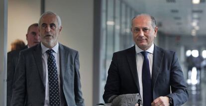 El exalcalde y expresidente de la Diputación de Valencia, Enrique Crespo, en el juzgado.