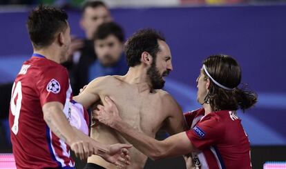 Juanfran celebra el gol de la victoria para el Atlético.