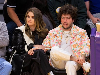 Selena Gomez y Benny Blanco en un partido de la NBA celebrado el pasado 3 de enero en Los Ángeles.