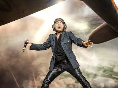 El cantant d'Iron Maiden, Bruce Dickinson, al festival Sweden Rock Festival 2018, a Suècia.