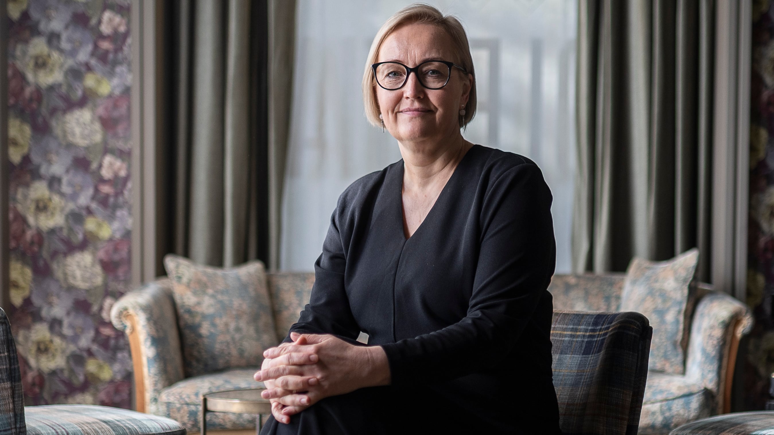 La ministra de Educación de Estonia, Kristina Kallas, fotografiada en el hotel Duquessa de Cardona en Barcelona, el 10 de abril de 2026.