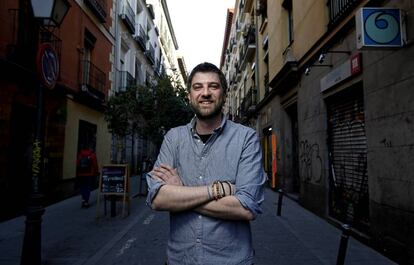 Antonio Carreño, veterinario poeta, en bar la Manuela.