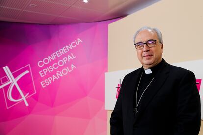 El nuevo secretario general de la Conferencia Episcopal Española, César García Magán, tras su elección el miércoles.