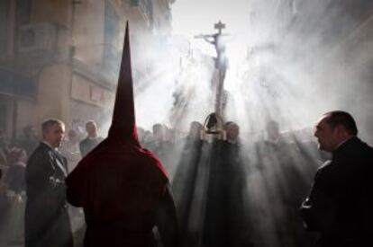 Procesión en Semana Santa del Cristo de la Agonía, en Málaga.