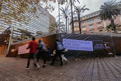 Cartells i mapping commemoratiu del 25N, Dia Internacional per l’Erradicació de la Violència vers les Dones.i mapping commemoratiu del 25N, Dia Internacional per l’Erradicació de la Violència vers les Dones.