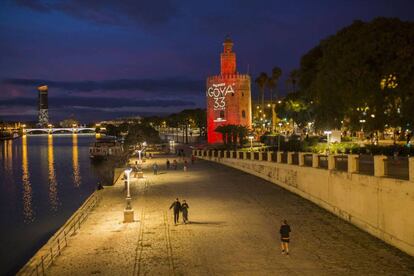 La sevillana Torre del Oro, iluminada en enero días antes de la celebración de los Goya.