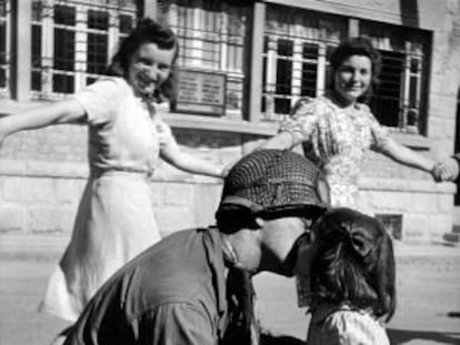 'O beijo da libertação', foto de 15 de agosto de 1944 em Saint-Briac-sul-Mer (França).