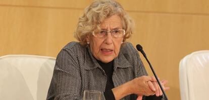 Manuela Carmena, alcaldesa de Madrid, este martes en una rueda de prensa en el Ayuntamiento de la capital.