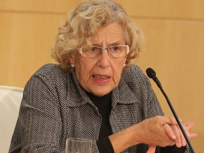 Manuela Carmena, alcaldesa de Madrid, este martes en una rueda de prensa en el Ayuntamiento de la capital.