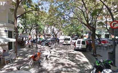 Imagen de la calle Conde Altea de Valencia, en la que fue asesinada una mujer de 30 años.