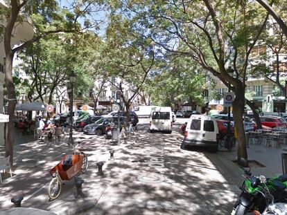 Imagen de la calle Conde Altea de Valencia, en la que fue asesinada una mujer de 30 años.