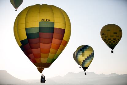 Més de 60 globus aerostàtics sobrevolen aquest dijous la capital de l'Anoia.