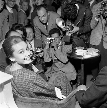 Todos querían a Audrey. La actriz, en una conferencia prensa, en 1959.