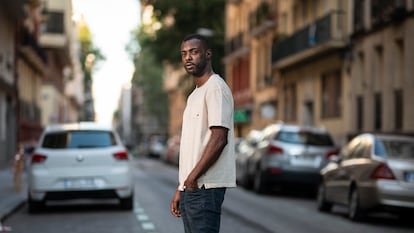 El actor Boré Buika, el viernes en una calle de Madrid.