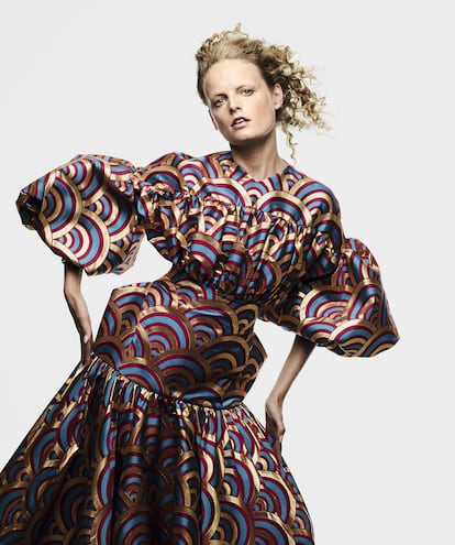 Vestido Rainbow de ‘jacquard’ de LOEWE.