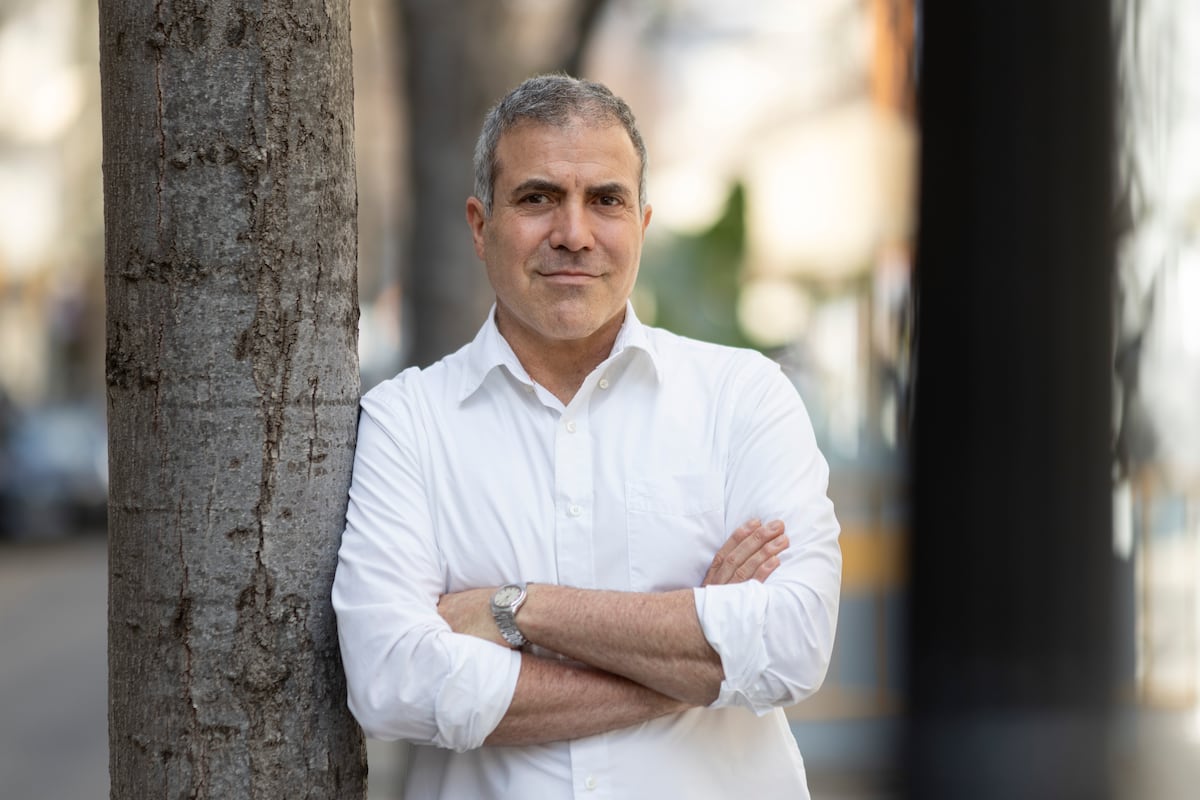 Francesc Serés, escritor: “Si eres padre con 22 años puedes alegar desconocimiento, pero si lo eres a los 51, a tu favor no hay ningún atenuante”