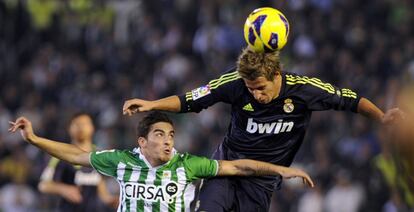 Los Portugueses Fabio Coentrao y Salvador Agra.