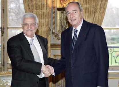 El presidente de la ANP, Mahmud Abbas, ha conseguido el apoyo del presidente de la República de Francia, Jacques Chirac, al Gobierno de unidad nacional palestino.