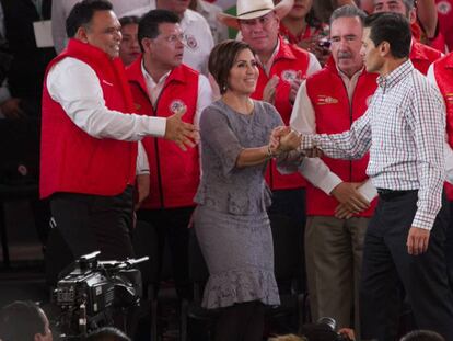 Rosario Robles junto a Peña Nieto en agosto de 2018.