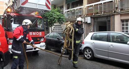 Bomberos de C&oacute;rdoba, durante una intervenci&oacute;n.