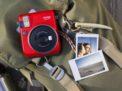 Las cámaras instantáneas Instax mini 70 son una de las mejores opciones para capturar recuerdos este verano.