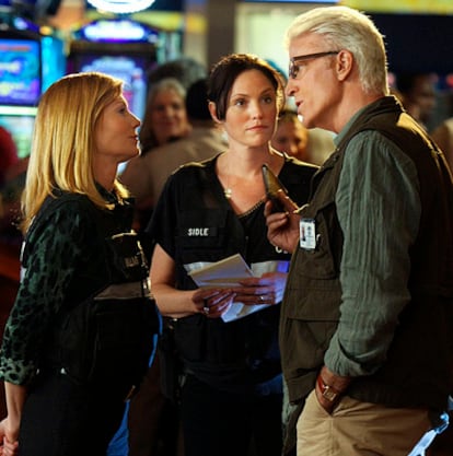 Marg Helgenberger, Jorja Fox y Ted Danson en el rodaje de CSI Las Vegas