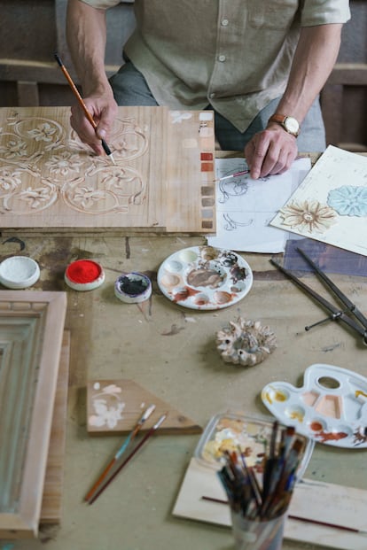 Paco Luis Martos, en su taller de Úbeda.