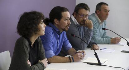 Pablo Iglesias, amb representants d'En Marea, En Comú Podem i Compromís Podem.